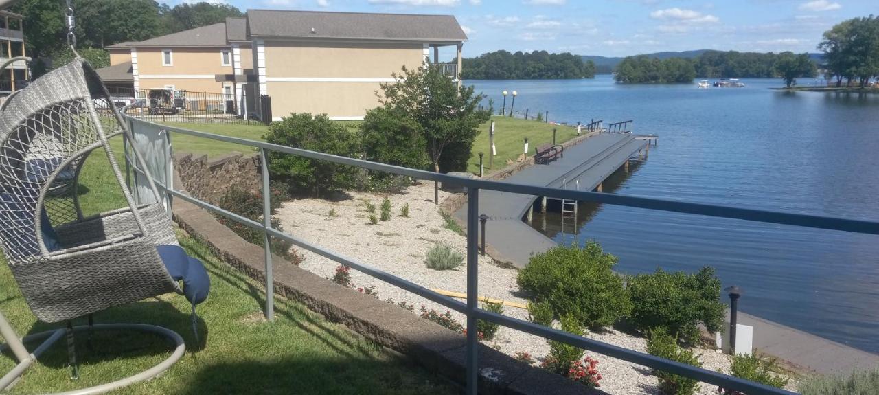 Baymont On The Lake By Wyndham Hot Springs Exterior photo