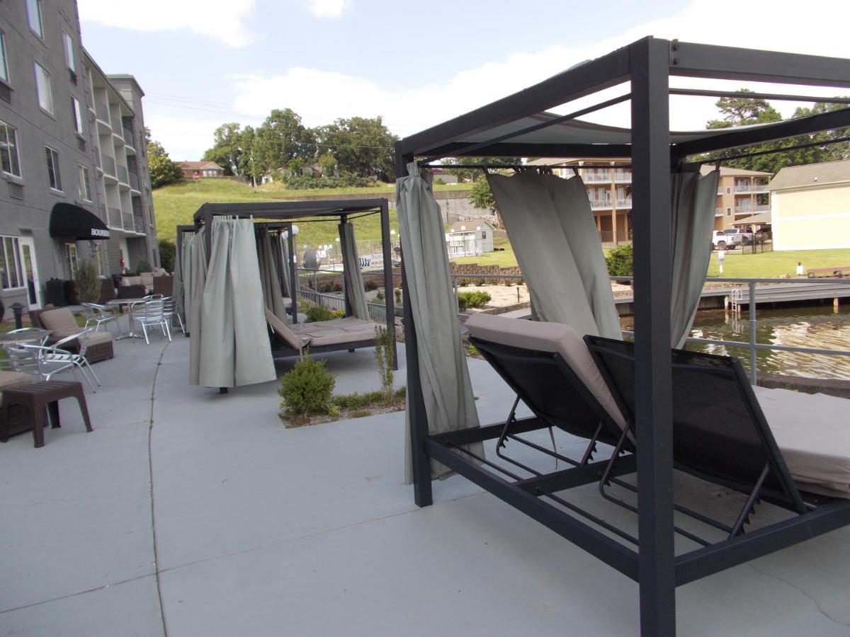Baymont On The Lake By Wyndham Hot Springs Exterior photo