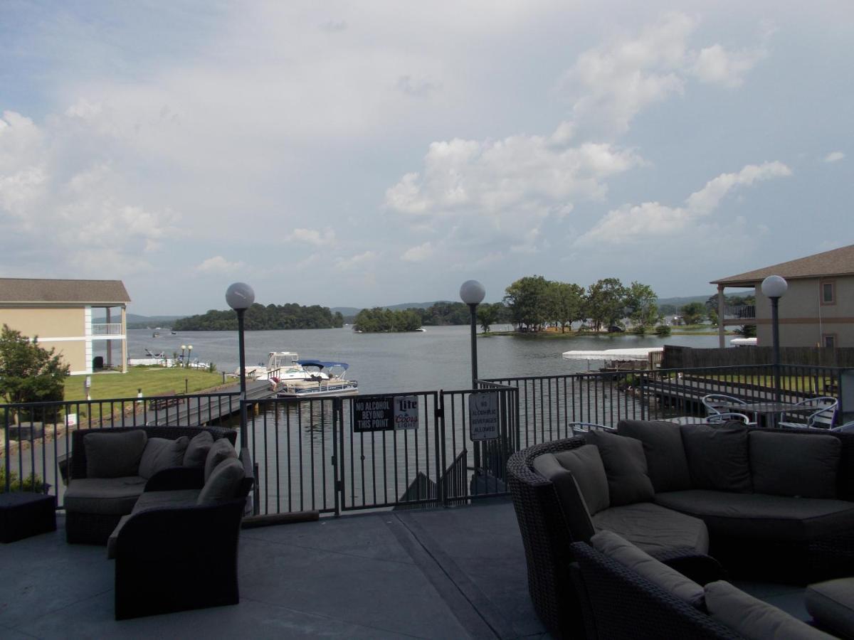 Baymont On The Lake By Wyndham Hot Springs Exterior photo