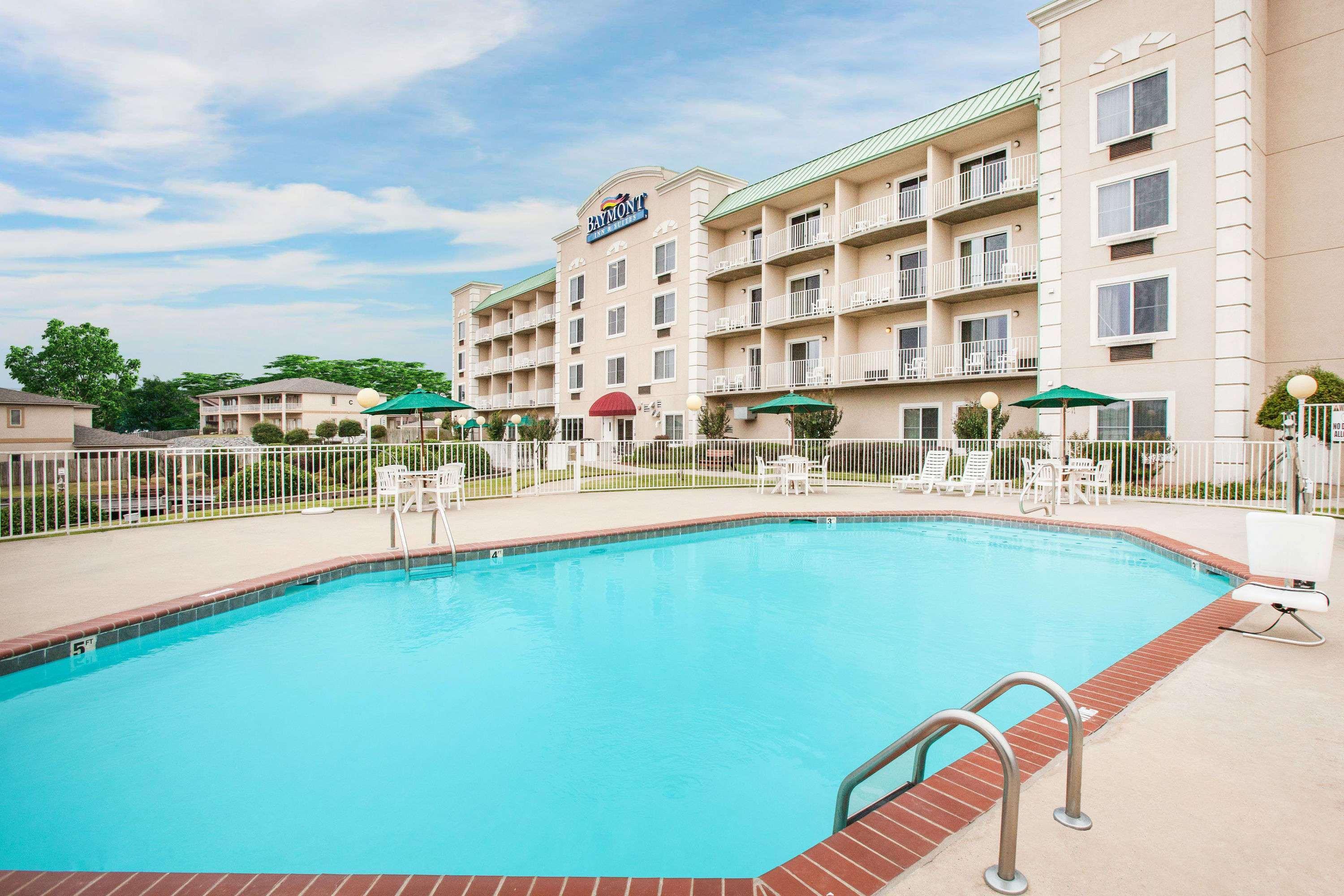 Baymont On The Lake By Wyndham Hot Springs Exterior photo